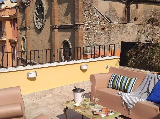 Central hotel: Regina Bed And Breakfast